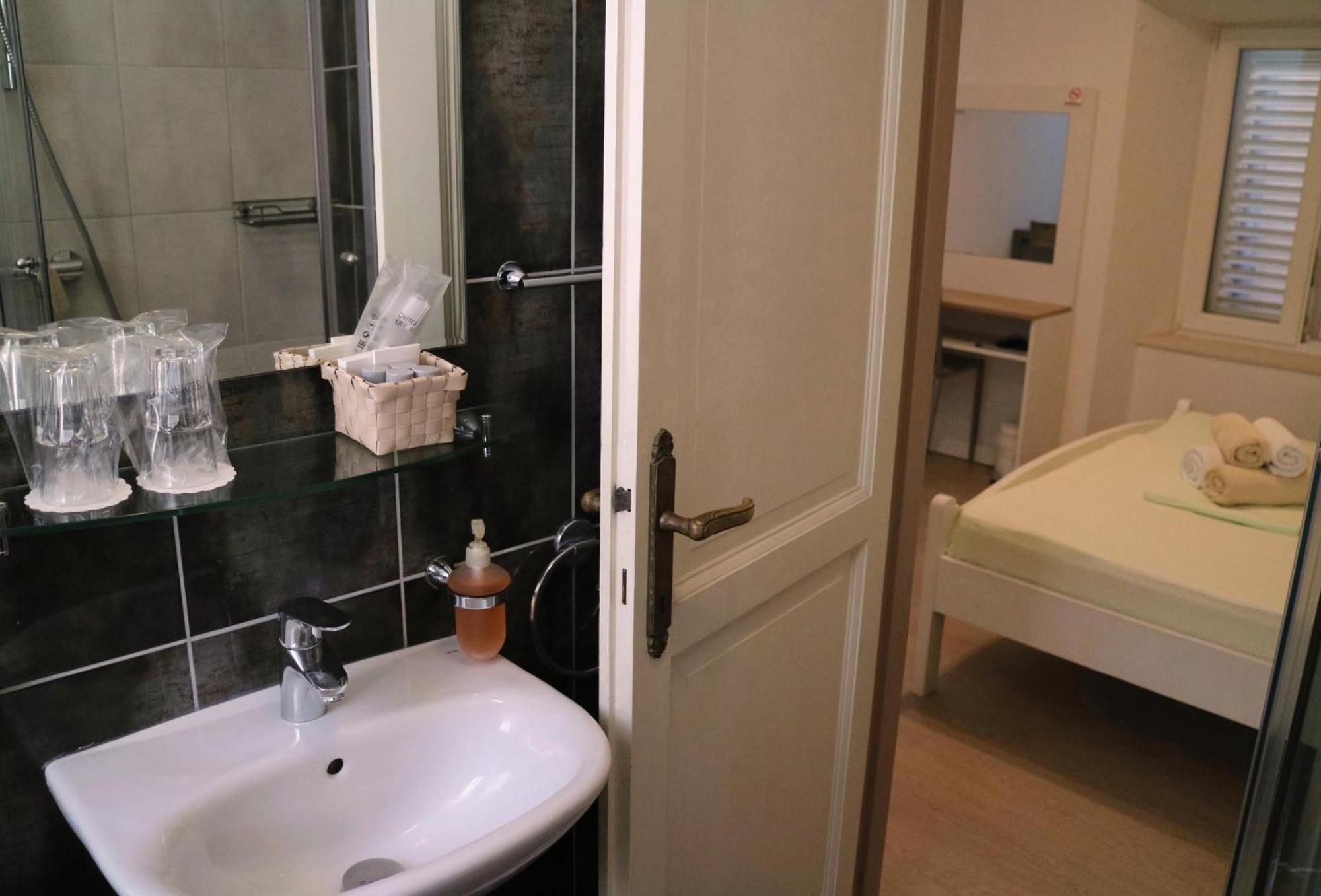 Studio Apartments & Rooms Lela, Sipan Island Šipanska Luka Habitación foto